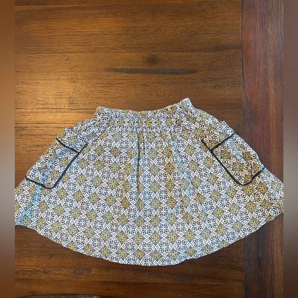 Size 4T Tea lined skirt. EUC - worn once.